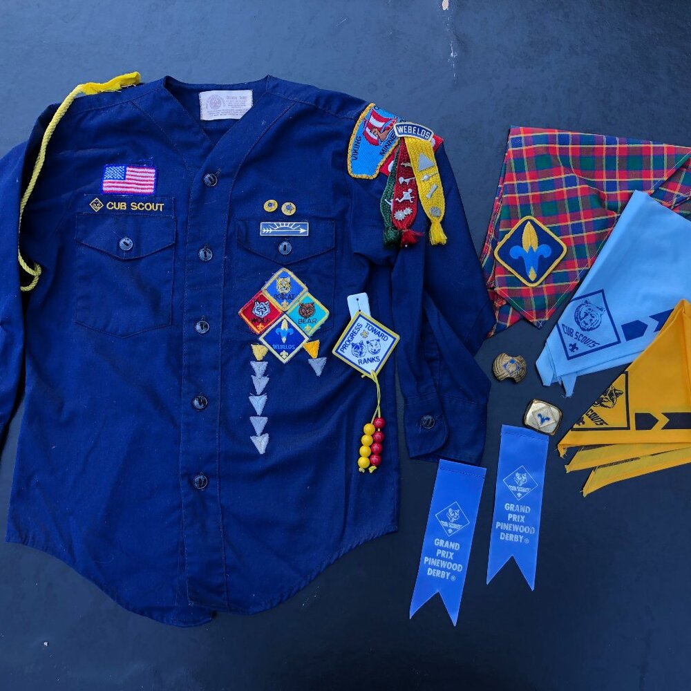 VINTAGE (c. 1982) CUB SCOUT UNIFORM & ACCESSORIES